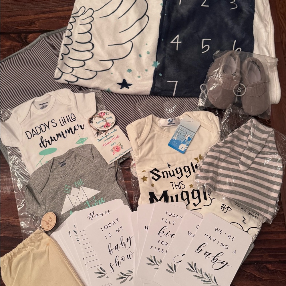 Baby Shower Gift Set with Onesies and Blanket